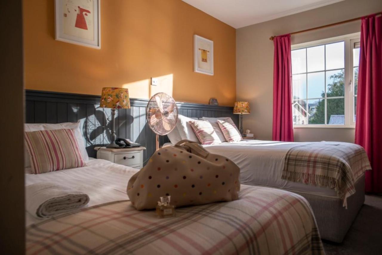 Emmet Hotel Клонакилти Екстериор снимка